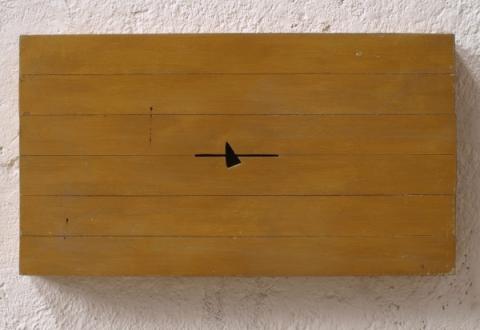 Micher Sauer, Un petit mot, 1986, legno, 19x34,5x3,5 cm 