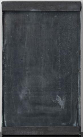 Vittorio Messina, senza titolo, 1986, foglio di piombo e vetro, 27,5x16 cm