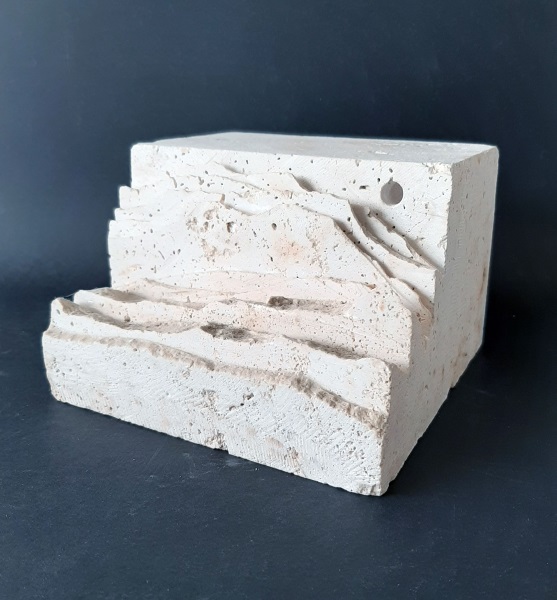 Lucilla Catania, Senza titolo, 1994, travertino, 10x15x15 cm