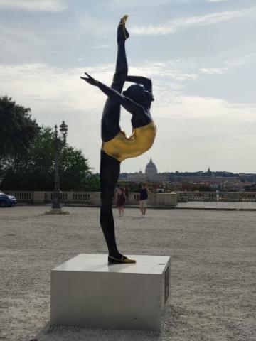 Carole A. Feuerman installazione sculture al Pincio