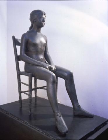 Giacomo Manzù, Bambina sulla sedia, 1955, bronzo, Roma, Galleria d’Arte Moderna © Roma Capitale