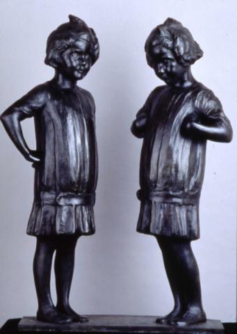Giovanni Prini, Le gemelle Azzariti (1913), bronzo, Roma, Galleria d’Arte Moderna © Roma Capitale 